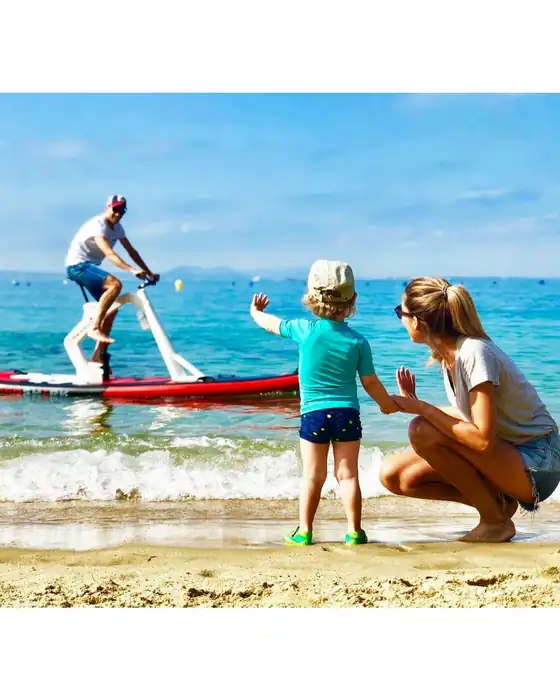 Gezin op het strand — Eigen beeld